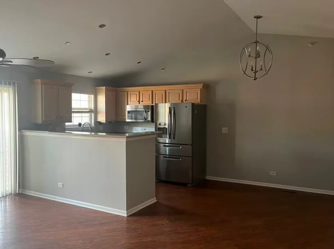2 bed, 1200 sqft, $2,550 — Photo 2