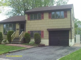 27 Cedar Dr, Rochelle Park, NJ 07662