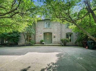 1039 Sunningdale Dr, Grosse Pointe Woods, MI