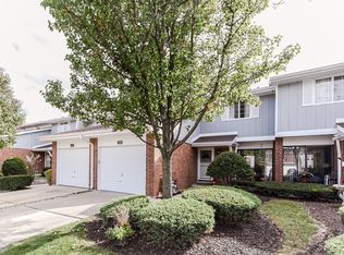 1246 Borough Ct, Wheaton, IL 60189