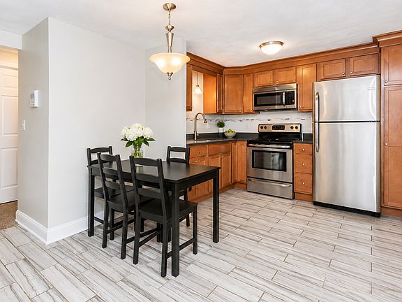 3rd image of 1105 Lexington St Unit 4-3