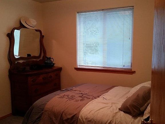 4th image of 1706 NE 41st Cir