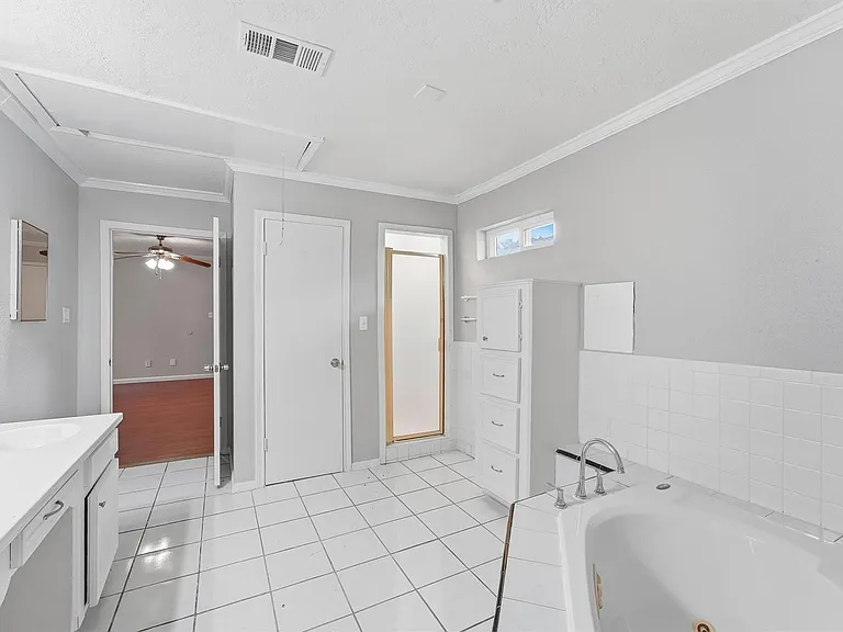 2042 Bridge Cross Ln — Photo 15