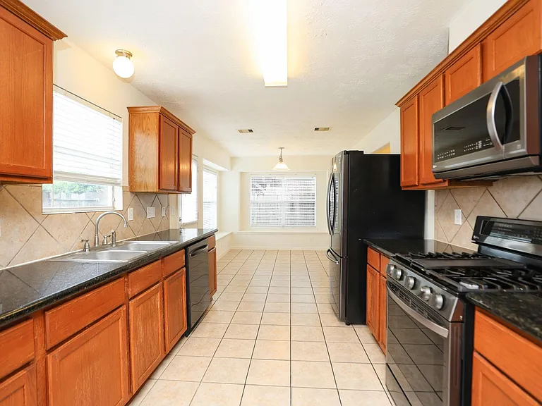 5007 Creekbridge Ct — Photo 13