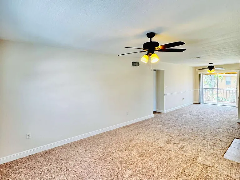 12664 Kenwood Ln #C — Photo 5