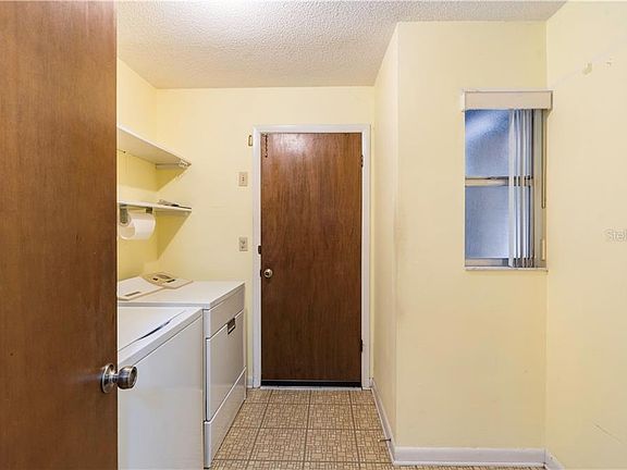 5th image of 6323 Oak Sq W