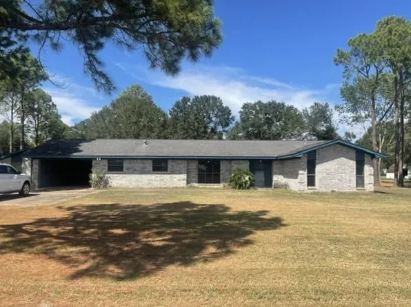 425 Margaret St, El Campo, TX 77437