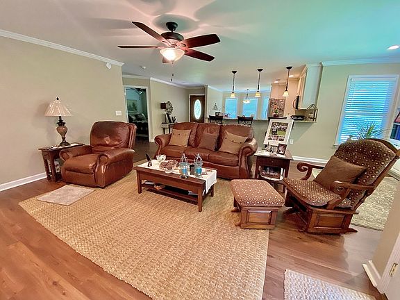 4th image of 17 Woodstream Dr