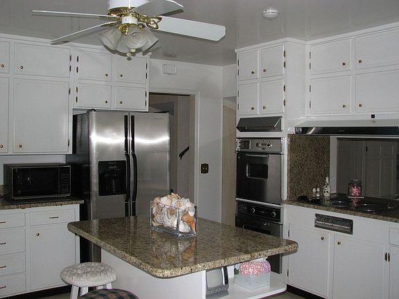 Kitchen w/all stainless appliances, granite and LOTS of solid wood cabinets