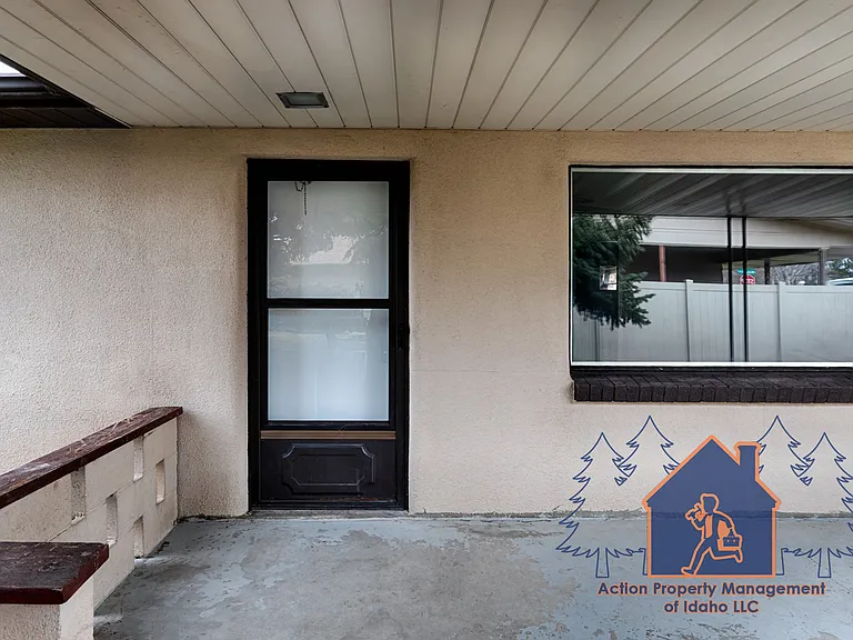 1013 W Willow Ave — Photo 3