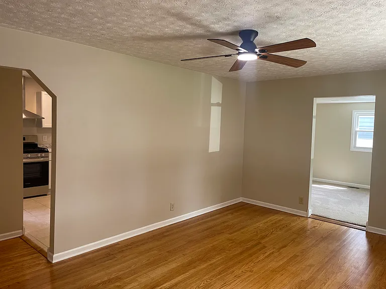 421 Harpold Ave — Photo 3