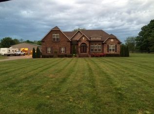 112 E Roberts Rd, Portland, TN 37148