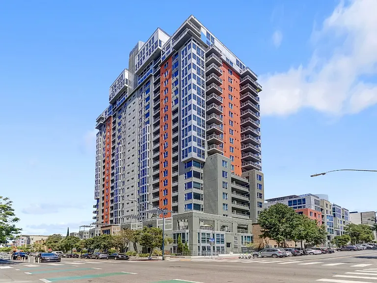 300 W Beech St #2101 — Photo 29