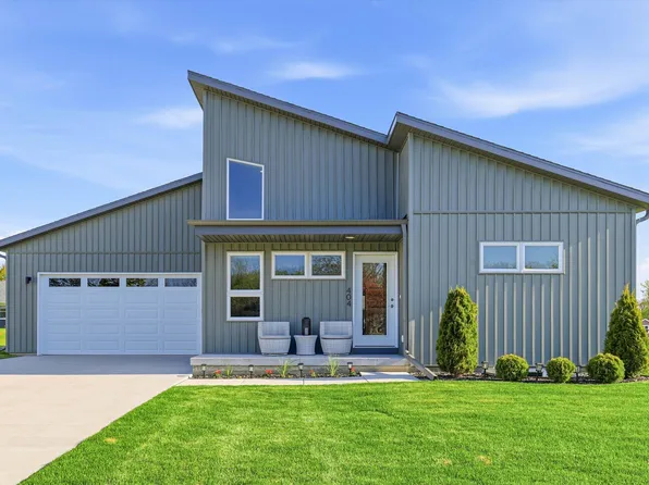 404 Sandmar Dr, Ripon, WI 54971