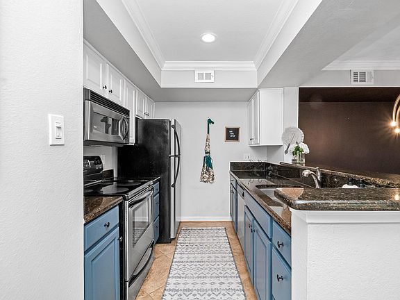 2nd image of 3315 Wyndham Cir