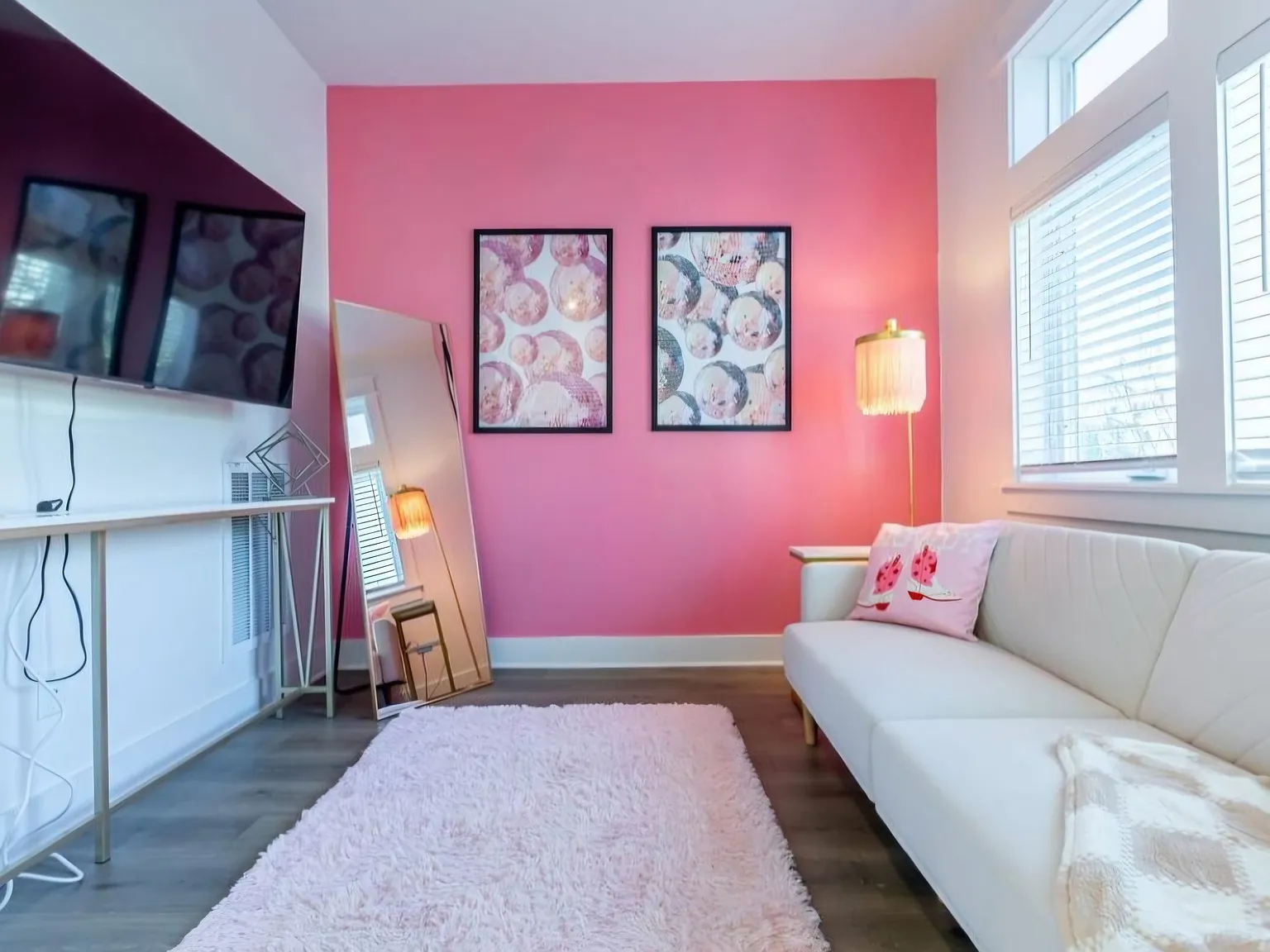 3 bed, 1277 sqft, $3,850 — Photo 3