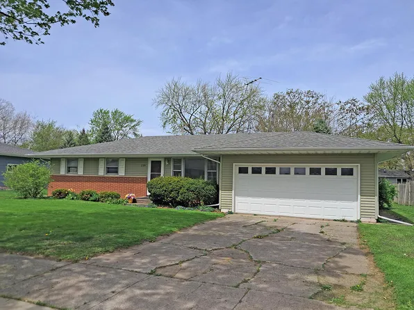220 Sherwood Dr, Crown Point, IN 46307