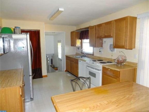 4th image of 264 Oakfield Dr