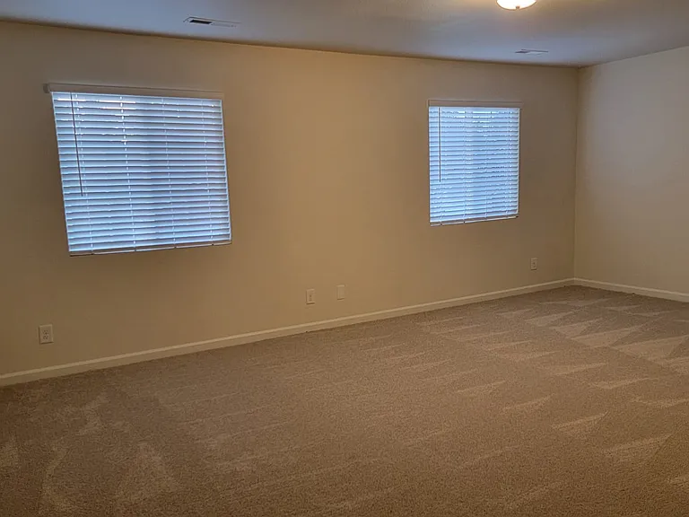 107 Walnut Crossing Dr — Photo 1