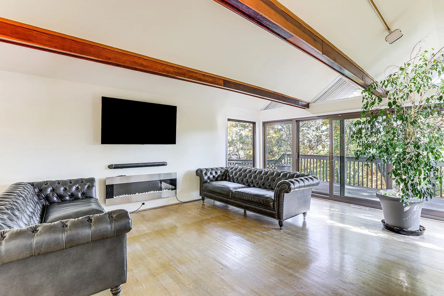 2 bed, 3.0 bath, 3993 sqft, $6,031 — Photo 4