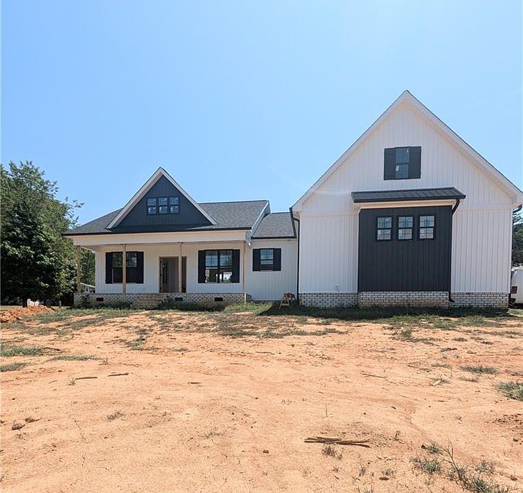 1st image of 117 Fox Haven Ln