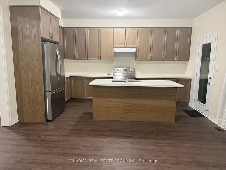 26 Donald Ingram Cres — Photo 2