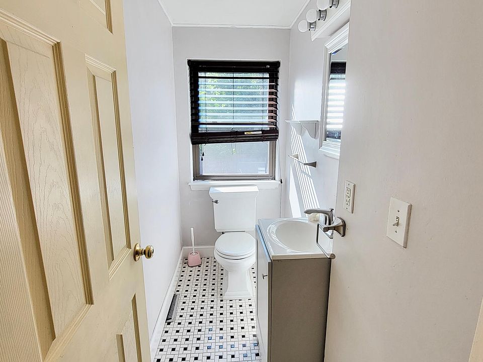 1st floor bathroom