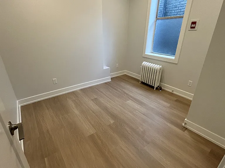 592 Church St #10 — Photo 11