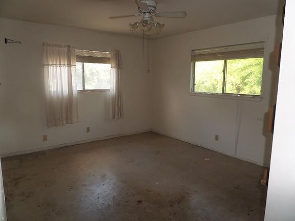 2nd image of 919 Northcrest Dr