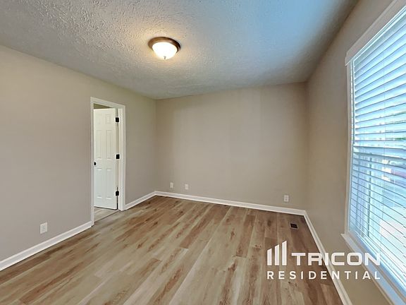 5th image of 404 Christian Dr