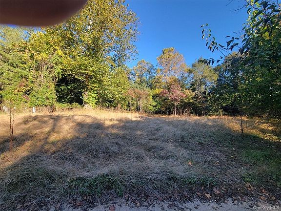 2nd image of 109 Sunken Meadow Road