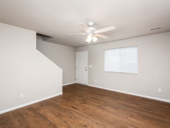 4th image of 740 Fountain View Dr APT E