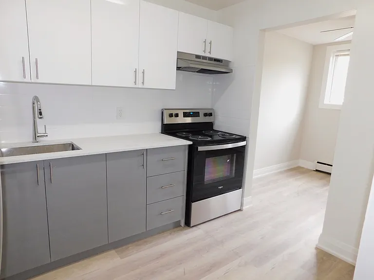 220 Kemp Cres — Photo 5