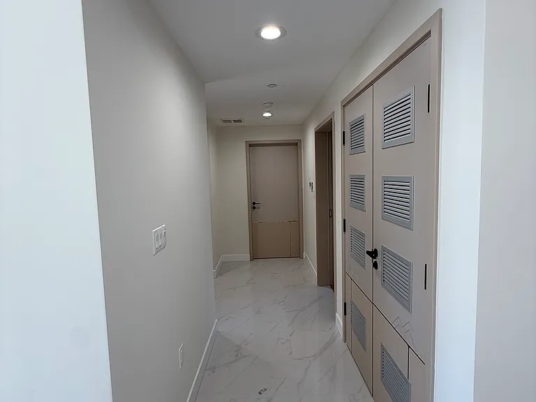 2215 N Naomi St #102 — Photo 7