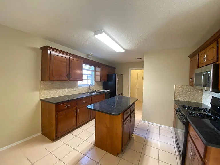 24 Neptune Dr — Photo 20