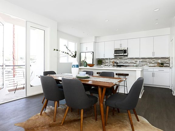 5th image of 1415 N Avenue 45