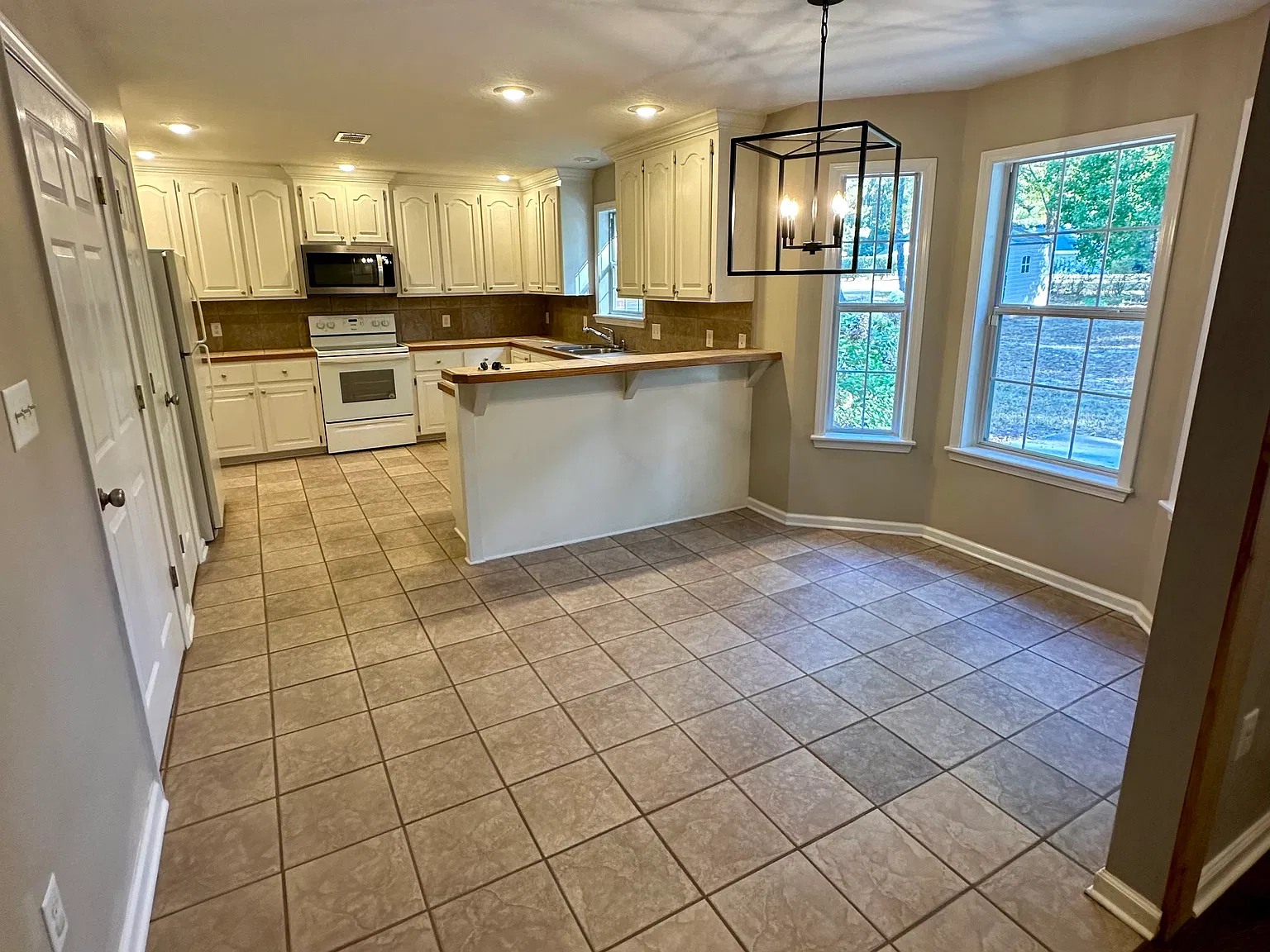 3 bed, 1706 sqft, $2,400 — Photo 4