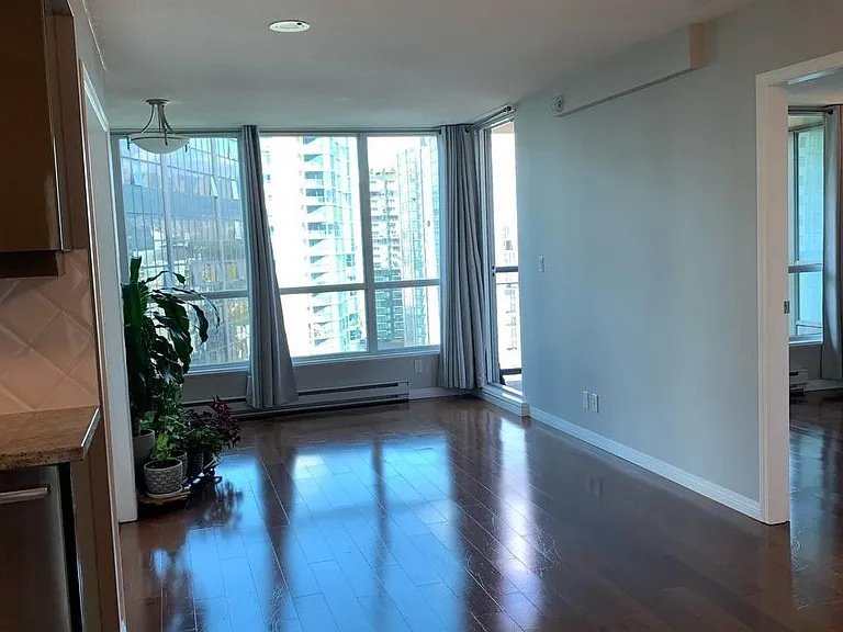 1328 W Pender St — Photo 5