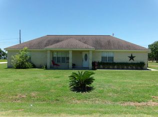 701 W Baltimore Ave, Seadrift, TX 77983