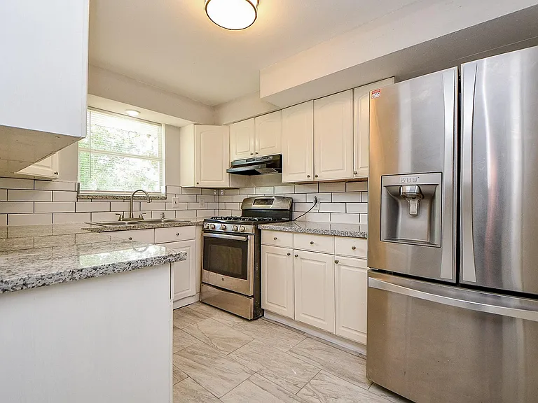 5811 Greencraig Dr — Photo 11