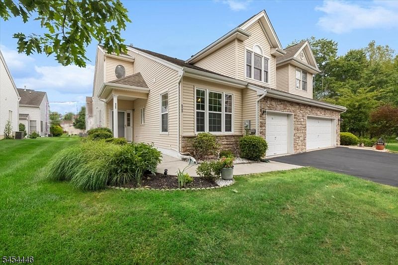 1st image of 11 Disbro Ln