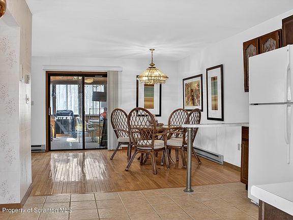 5th image of 211 Falls Cir