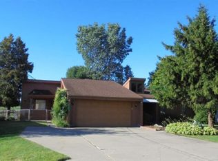 2333 Woodstock Dr, Port Huron, MI