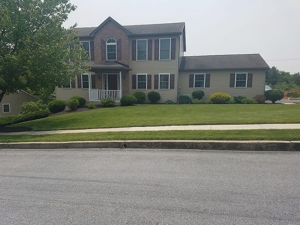 Front - 204 Crystal Circle