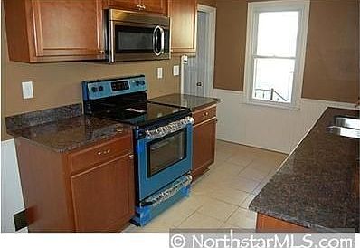 5th image of 144 Frost St W