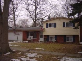 8435 Buffalo Dr, Commerce Township, MI 48382
