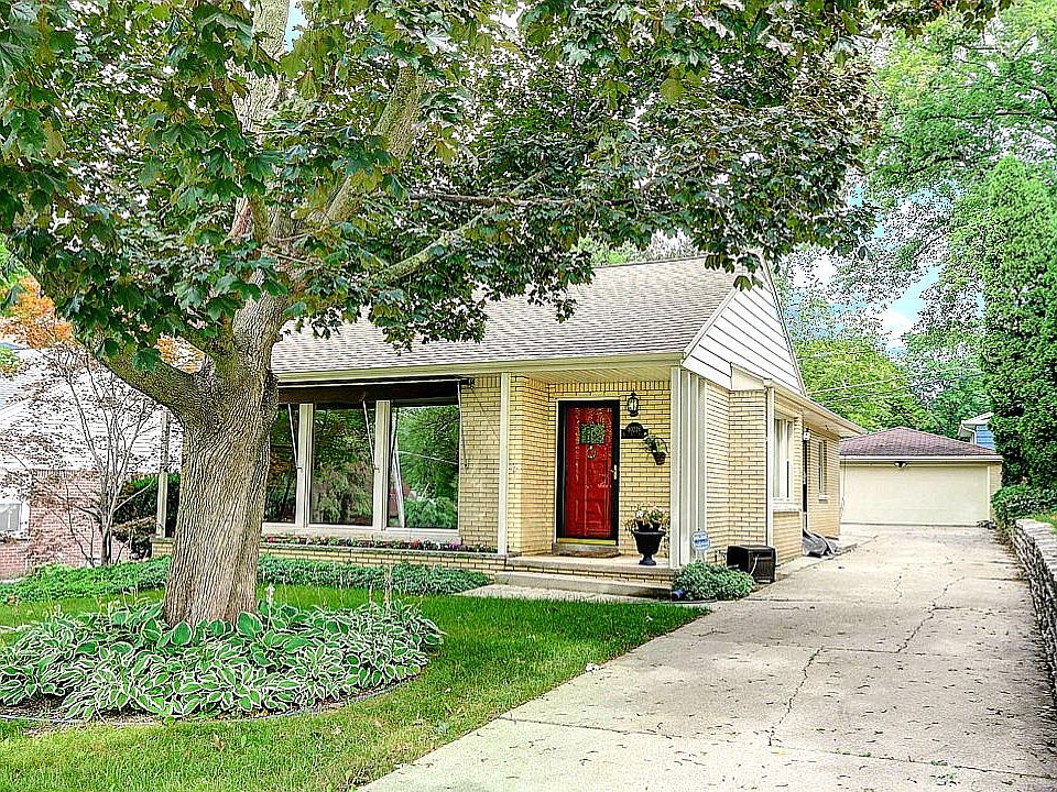 1st image of 10226 W Nash St