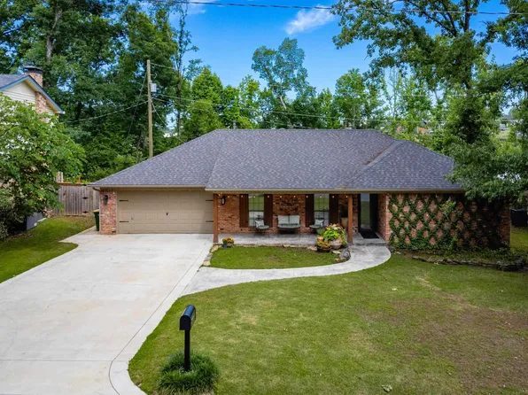 1104 Kings Mountain Dr, Little Rock, AR 72211