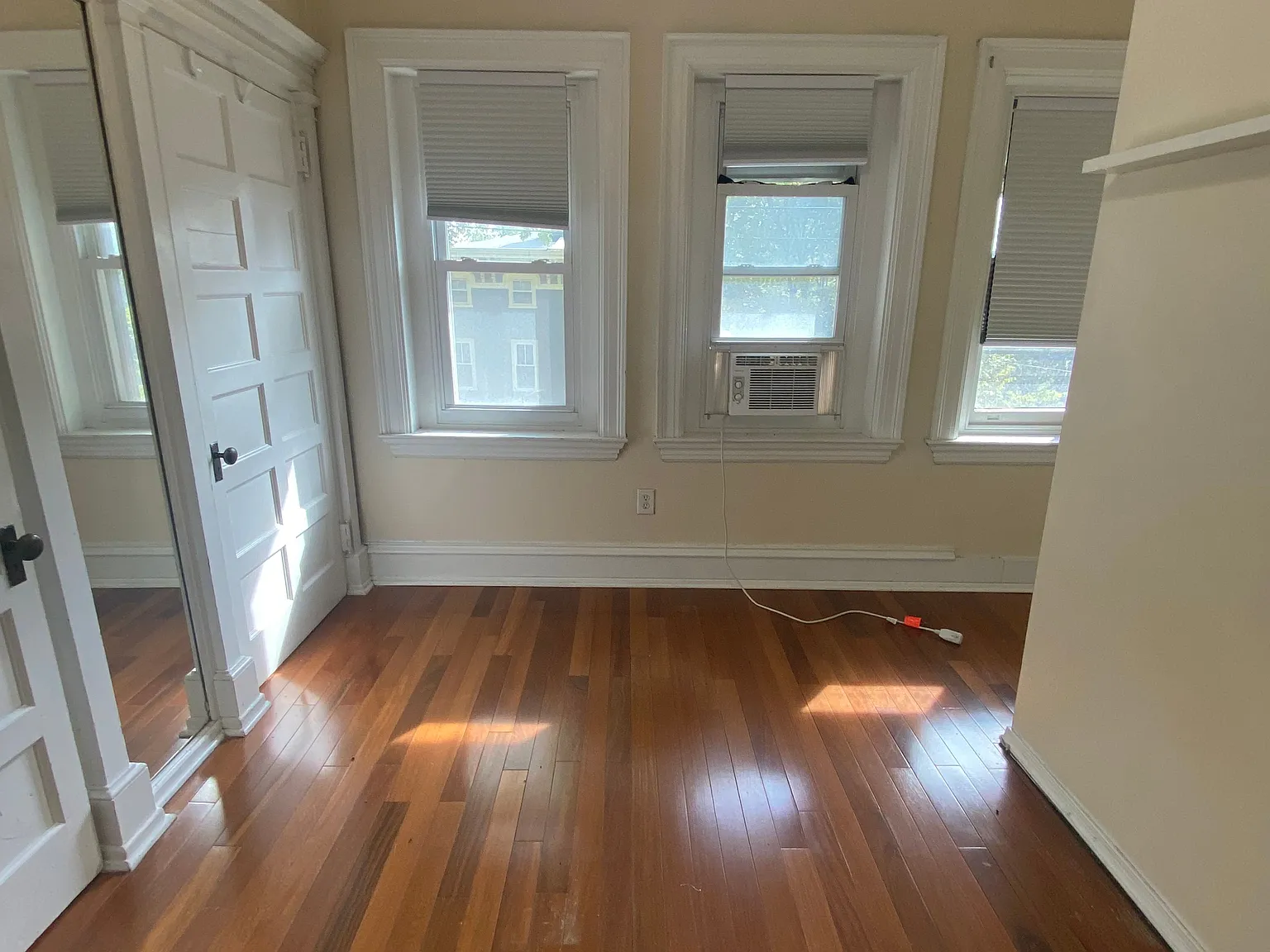 3 bed, $2,100 — Photo 2