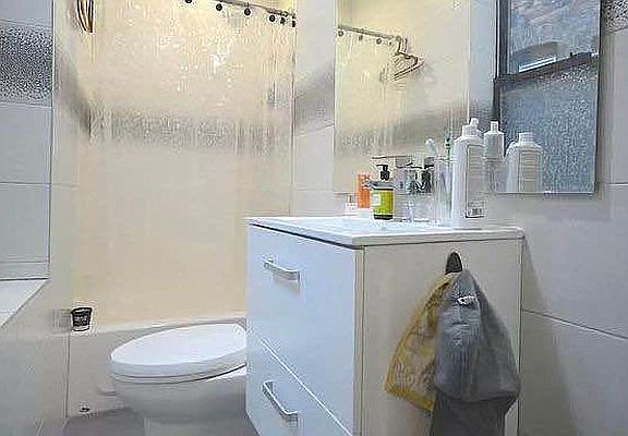 4th image of 423 Rogers Ave #1C